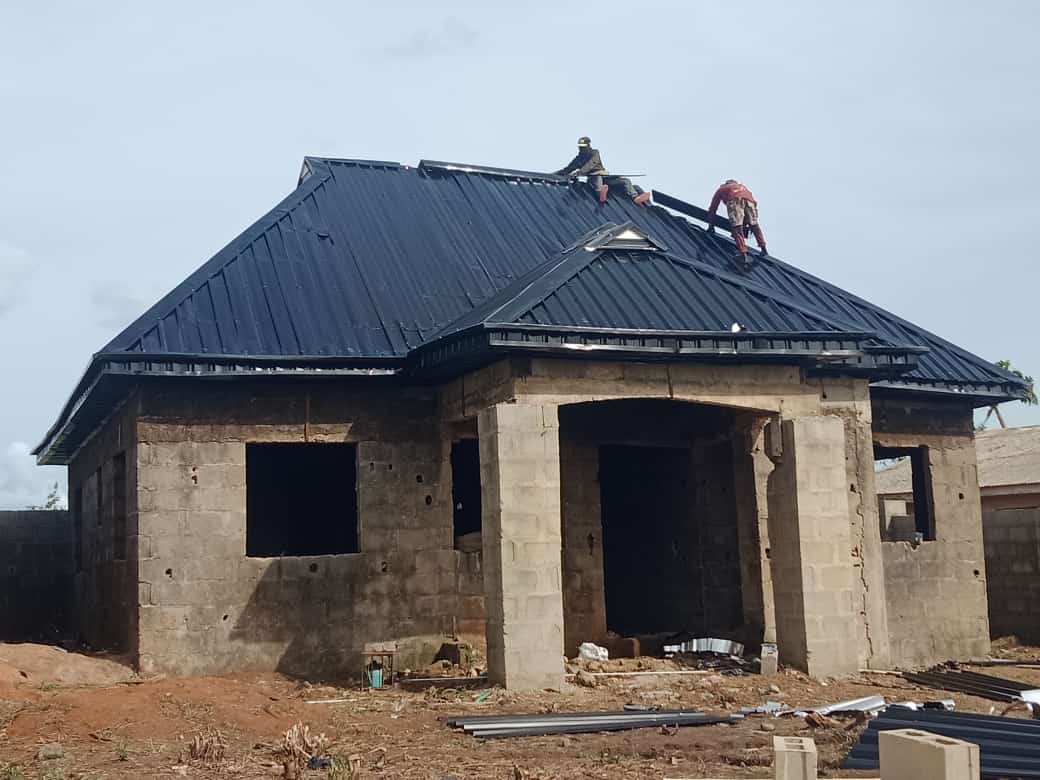 Residential roofing project
